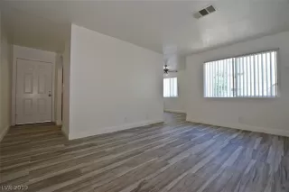 Photo #3: 2131893 Listing