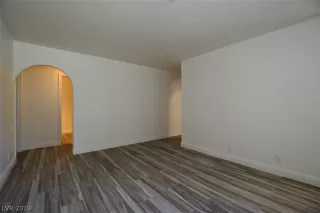 Photo #5: 2131893 Listing