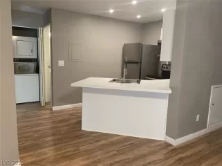 Photo #1: 2131894 Listing