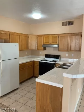 Photo #3: 2131899 Listing 