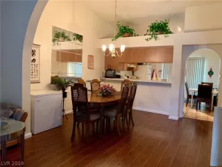 Photo #5: 2132902 Listing