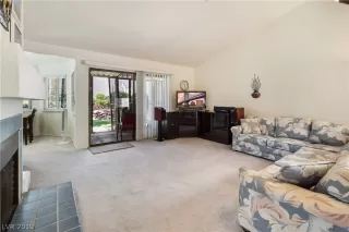 Photo #5: 2132909 Listing