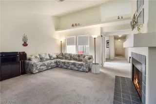 Photo #6: 2132909 Listing