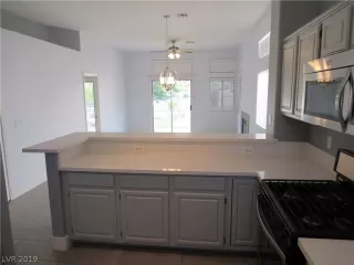 Photo #5: 2132947 Listing 