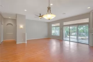 Photo #6: 2132977 Listing 