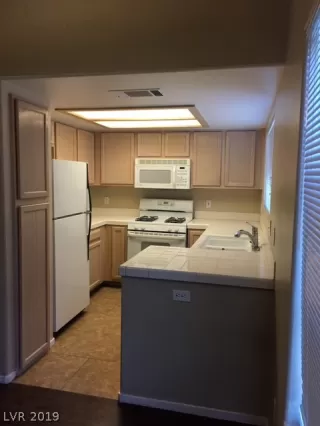 Photo #3: 2133091 Listing 