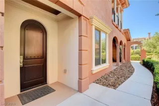 Photo #2: 2133093 Listing