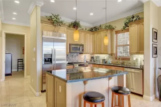 Photo #5: 2133093 Listing