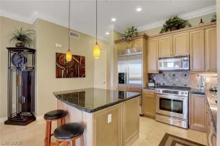 Photo #6: 2133093 Listing