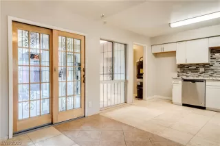 Photo #4: 2133250 Listing