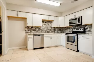 Photo #5: 2133250 Listing