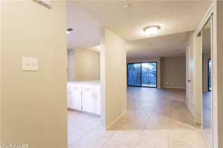 Photo #2: 2133272 Listing 