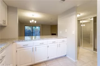 Photo #4: 2133272 Listing 