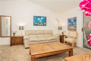 Photo #5: 2133309 Listing