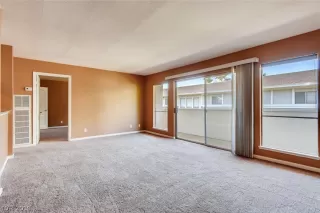 Photo #6: 2133310 Listing