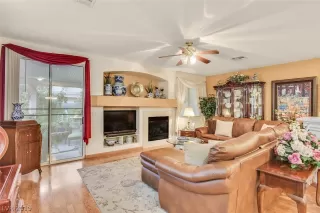 Photo #3: 2133322 Listing