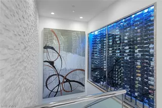 Photo #3: 2133338 Listing