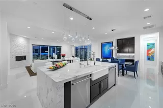 Photo #4: 2133338 Listing