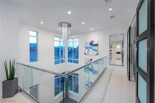 Photo #5: 2133338 Listing