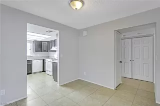 Photo #4: 2133361 Listing