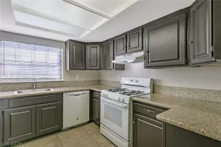 Photo #5: 2133361 Listing