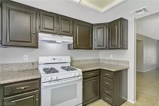 Photo #6: 2133361 Listing