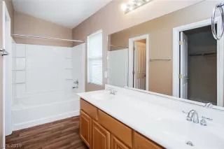 Photo #3: 2133436 Listing