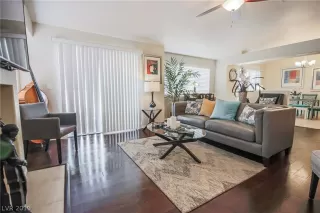 Photo #6: 2133451 Listing