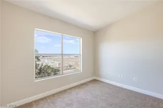 Photo #5: 2133481 Listing