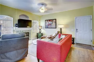 Photo #2: 2133561 Listing