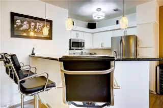 Photo #3: 2133561 Listing