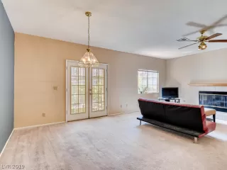 Photo #5: 2133619 Listing