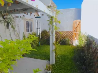 Photo #5: 2133693 Listing 