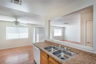 Photo #4: 2133707 Listing