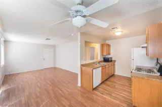 Photo #5: 2133707 Listing