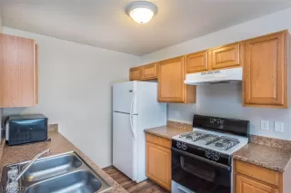 Photo #6: 2133707 Listing