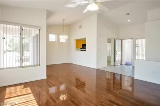 Photo #4: 2133719 Listing 