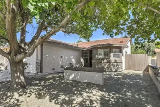 Photo #2: 2133731 Listing