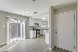 Photo #5: 2133731 Listing