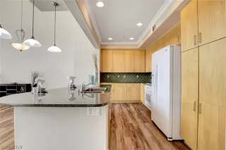 Photo #3: 2133797 Listing