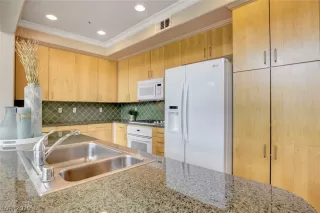 Photo #4: 2133797 Listing