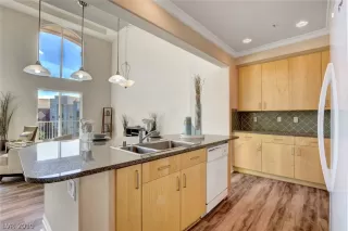 Photo #5: 2133797 Listing