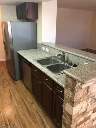 Photo #5: 2133841 Listing 