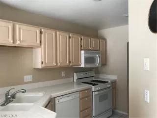 Photo #4: 2133878 Listing