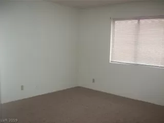 Photo #5: 2133886 Listing