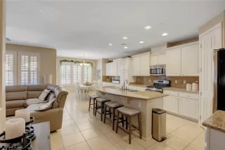 Photo #6: 2133942 Listing