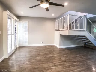 Photo #6: 2133963 Listing