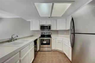 Photo #3: 2134006 Listing