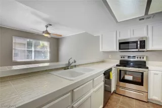 Photo #6: 2134006 Listing