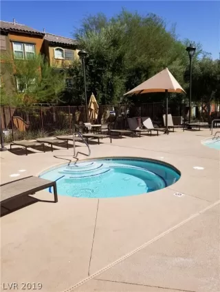 Photo #4: 2134074 Listing